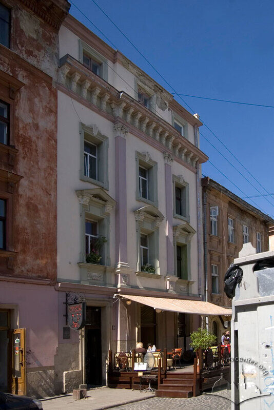 Вул. Краківська, 9. Головний фасад будинку