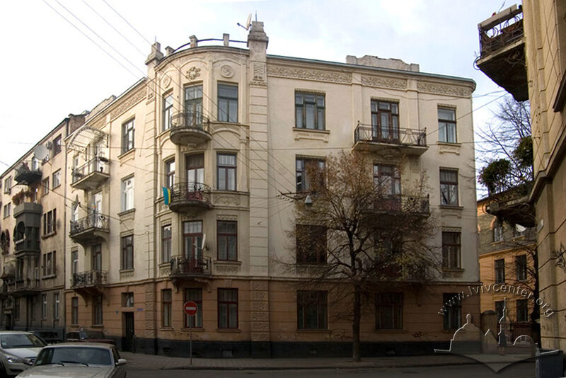 Вул. Кониського, 4а. Загальний вигляд будинку