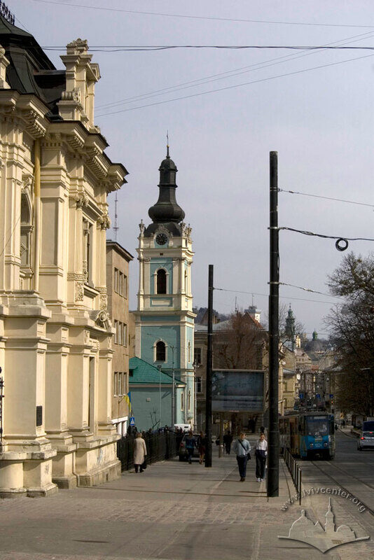 Вул. Коперника, 40. Вигляд з південного заходу, на передньому плані - кол. палац Сапігів
