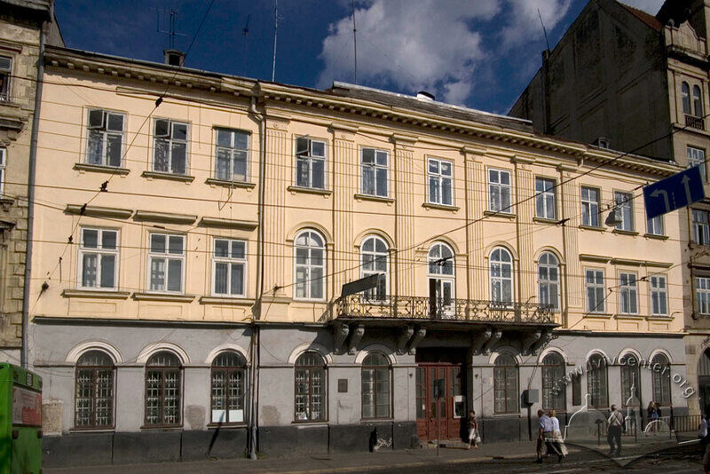 Пл. Соборна, 6. Головний фасад