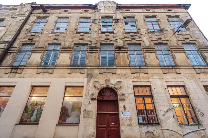 Вул. Хмельницького, 169. Бічний фасад колишньої кам'яниці Крампнера з боку вул. Зустрічної