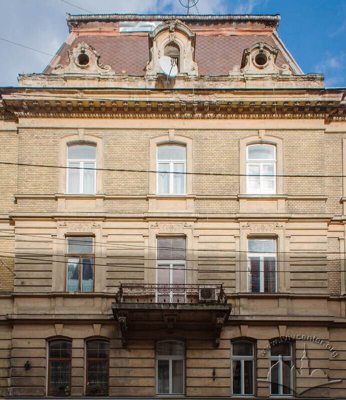 Вул. Словацького, 8. Головний фасал (фрагмент)