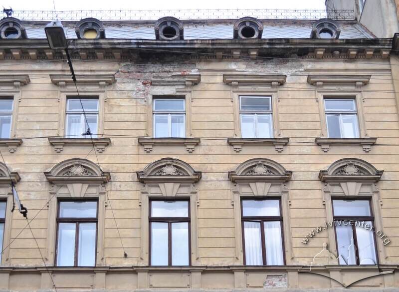 Вул. Січових стрільців, 16. Вікна 3-го і 4-го поверху