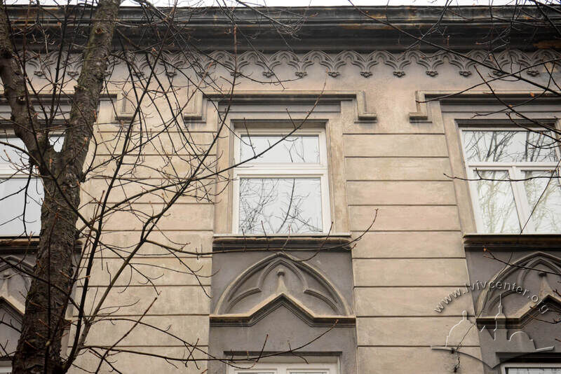 Вул. Грюнвальдзька, 10. Вікна 3-го поверху