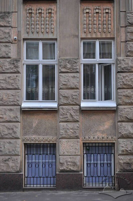 Вул. Левинського, 1.
