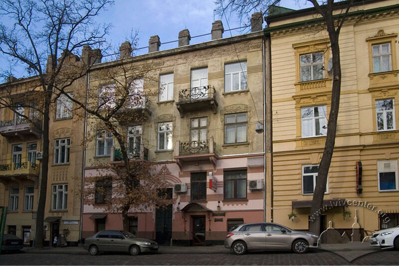Вул. Глибока, 4. Будинок в оточуючій забудові