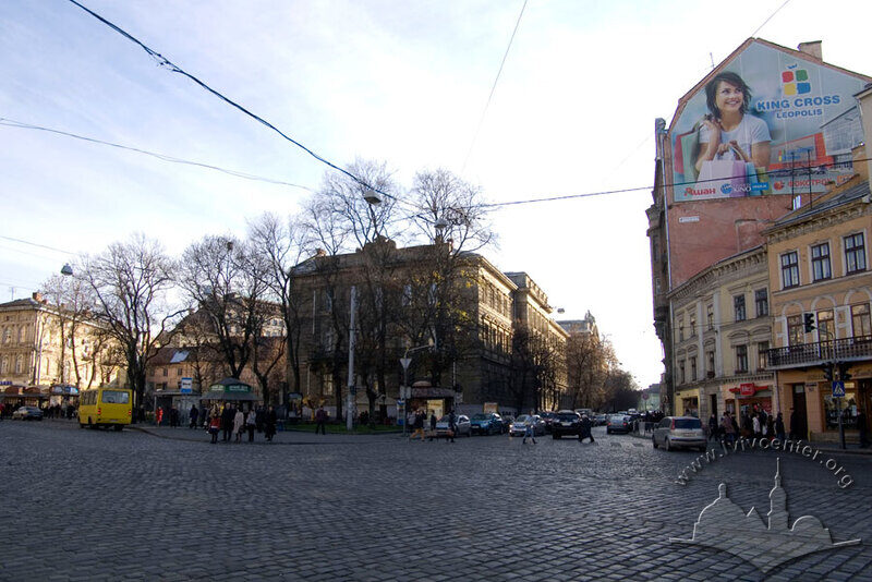 Вул. Князя Романа, 1. Вигляд з пл. Галицької