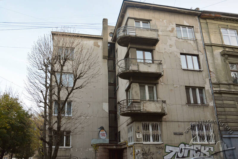 Вул. Дорошенка, 61. Фрагмент головного фасаду