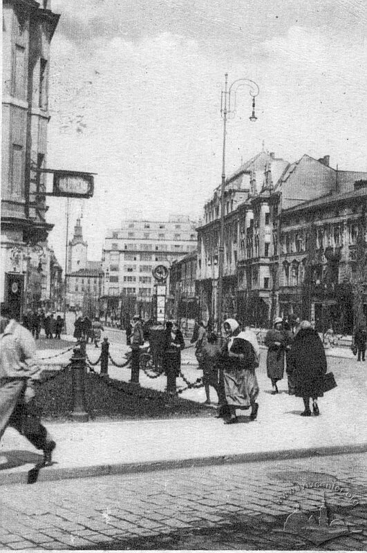 Автобусна зупинка, 1930-і рр.