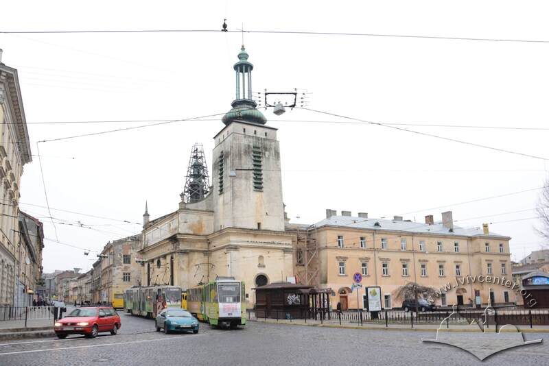 Загальний вигляд пл. Митної з північно-західного боку
