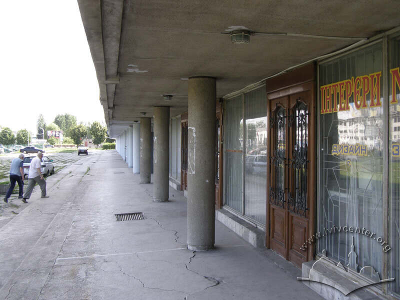 Вул. В. Великого, 2. Головний вхід.