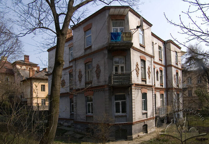 Вул. Котляревського, 4. Вигляд із заходу