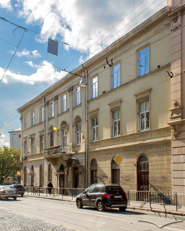 Вул. Винниченка, 1. Головний фасад