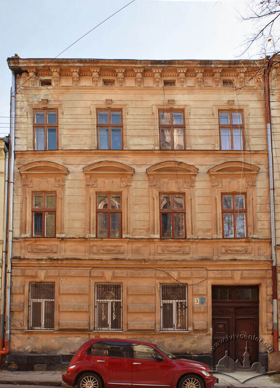 Вул. Кониського, 3. Головний фасад будинку