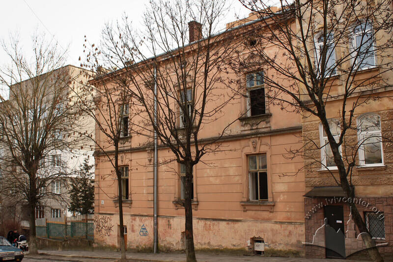 Вул. О. Степанівни, 31. Вуличний фасад