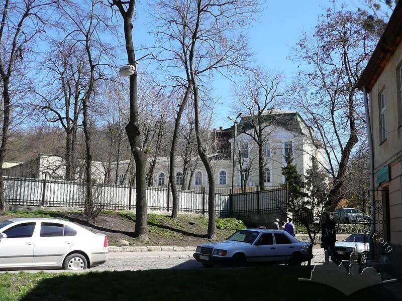 Вул. Лисенка, 15. Вигляд будинку з вул. Миклухо-Маклая