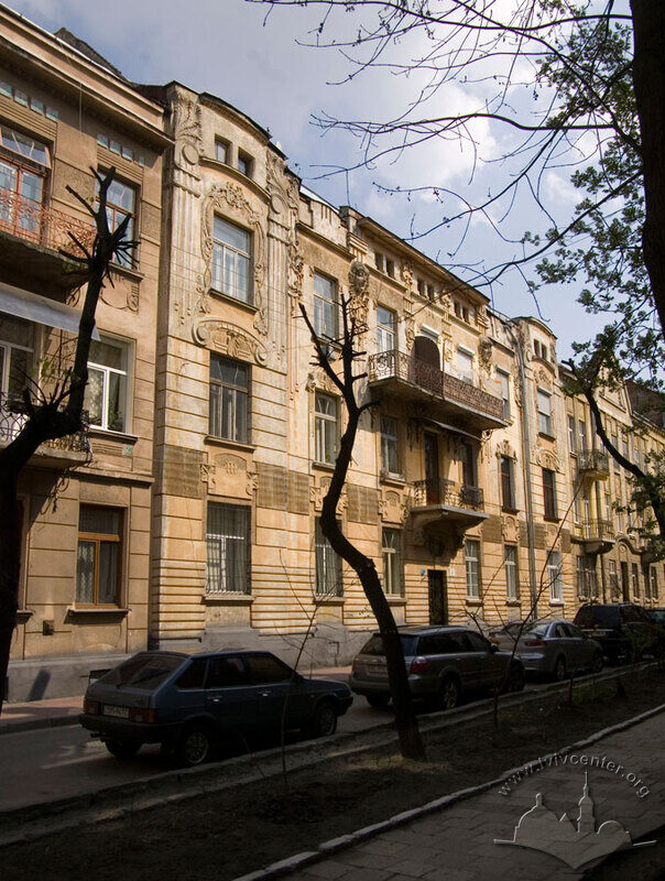 Вул. Акад. Павлова, 3. Вид на головний фасад