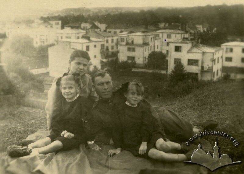 Сім'я на Погулянці, 1946
