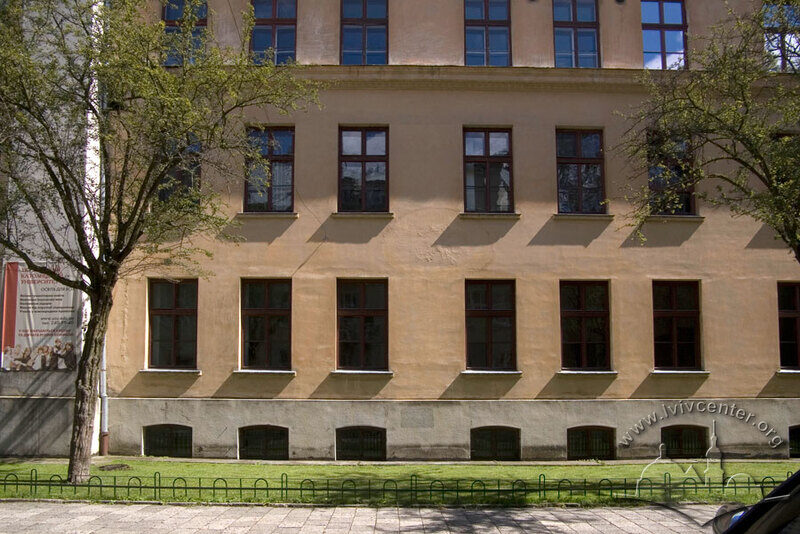 Вул. Свєнціцького, 17. Фрагмент фасаду з боку вул. Мушака