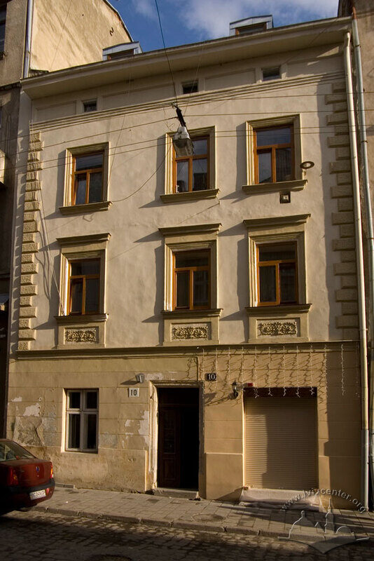 Вул. Староєврейська, 10. Головний фасад будинку