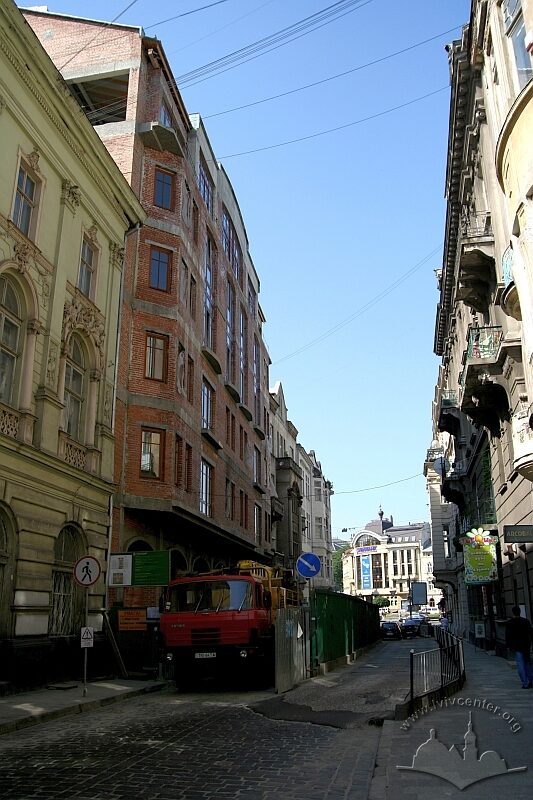 Вул. Фредра, 5. Готель "Нобіліс" у процесі будівництва