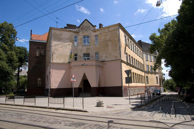 Вул. Генерала Чупринки, 1. Загальний вигляд з північного заходу