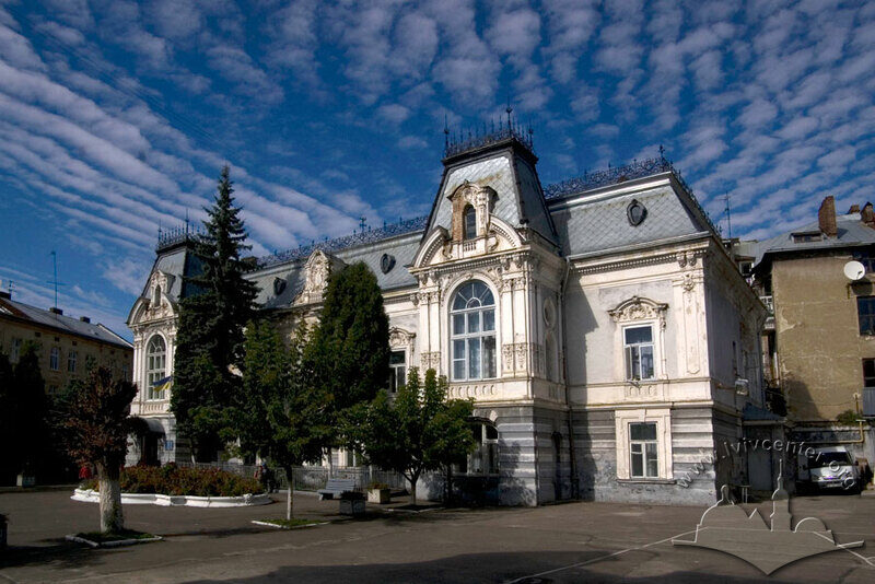 Вул. Пекарська, 19. Головний фасад