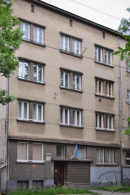 Вул. Генерала Чупринки, 51. Головний фасад будинку