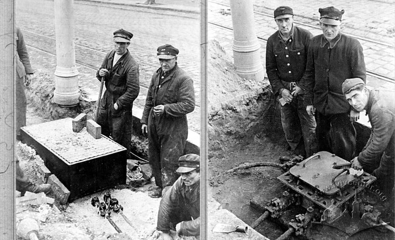 Працівники МЗЕ монтують підземні кабельні комутаційні пристрої 110В. Фото 1940-х років.