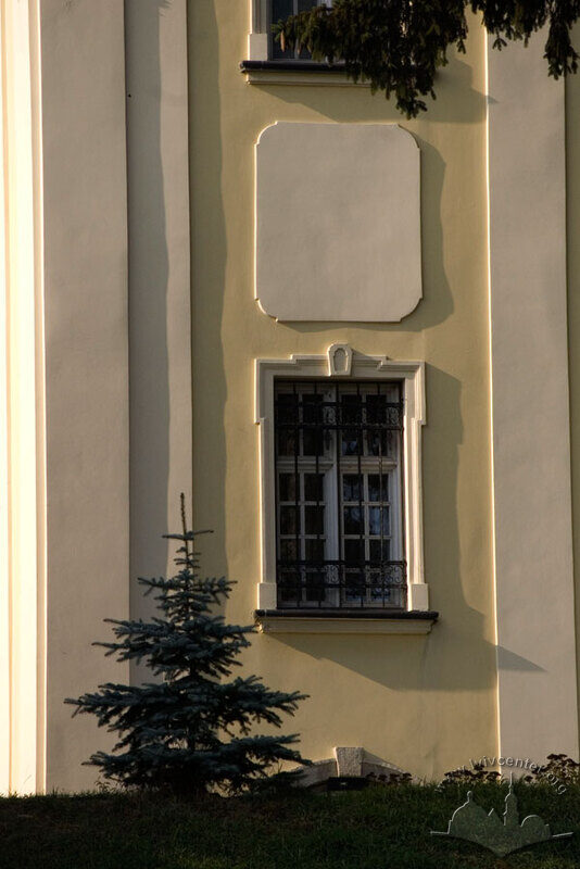 Пл. Св. Юра, 5. Вид на вікно 2-го  пов.