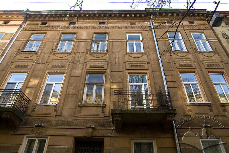 Вул. Севастопольська, 6. Фрагмент головного фасаду