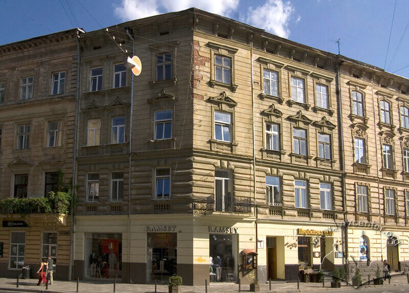 Пл. Генерала Григоренка, 1а. Загальний вигляд
