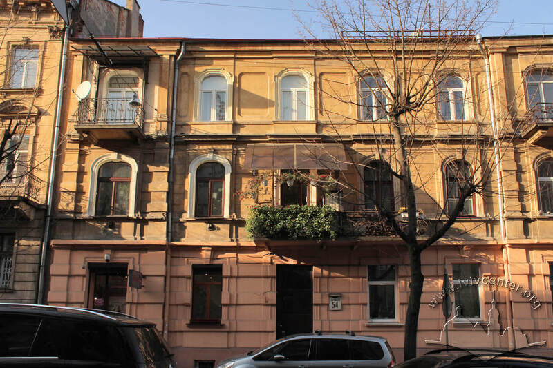Вул. Дорошенка, 54. Головний фасад будинку