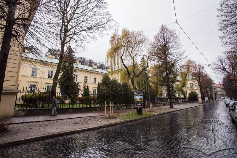 Вул. Стефаника, 2.