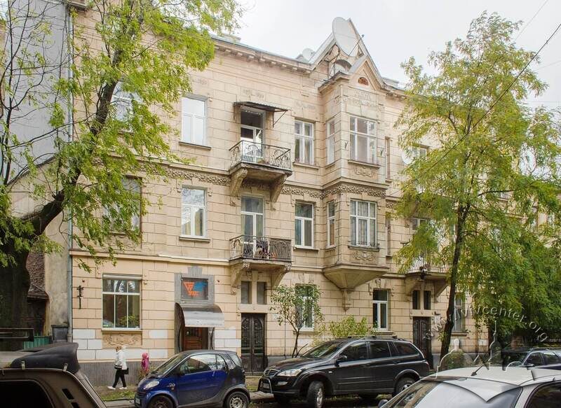 Вул. Левицького, 21-21а.