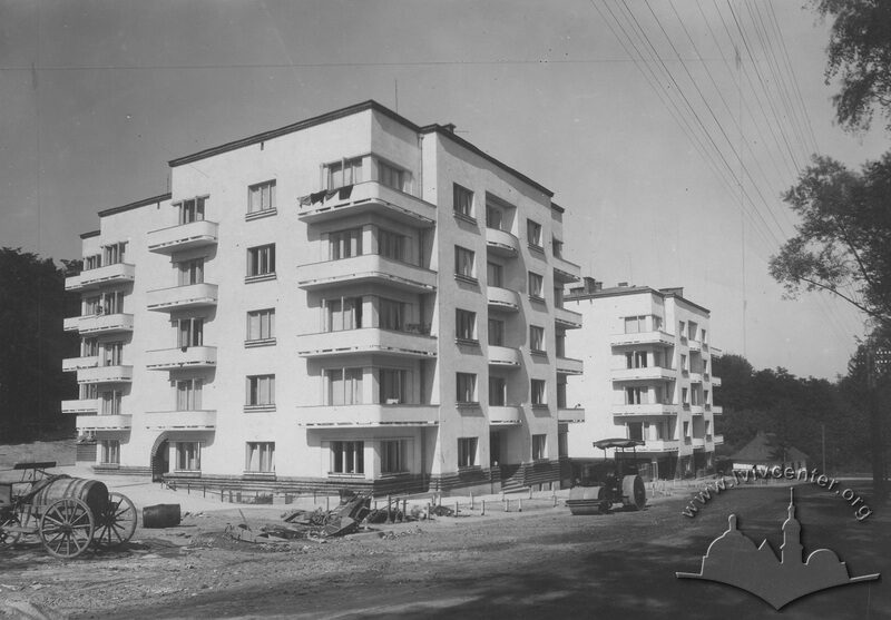 Вигляд новозбудованого комплексу у кін. 1920 рр. (з Національного цифрового архіву, №1-U-3590)