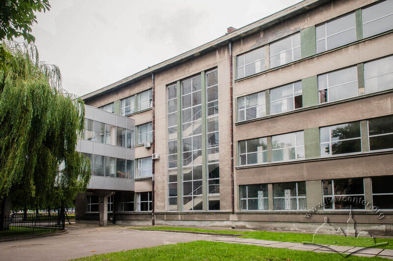 Вул. Бандери, 24. Північний фасад бічного крила корпусу
