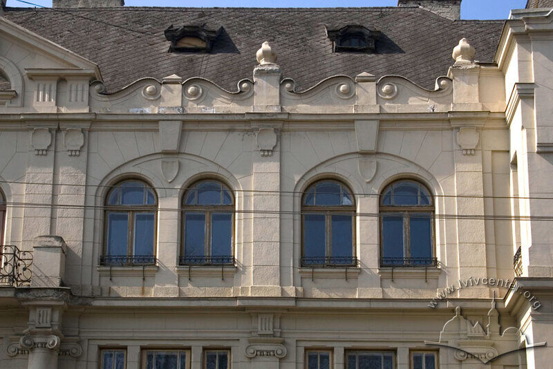 Вул. Підвальна, 3. Фрагмент фасаду в рівні 4-го поверху
