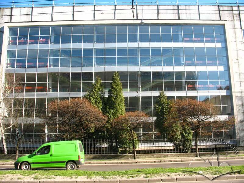 Вул. Митрополита Андрея, 3 – вітрина головних сходів з боку вул. Митрополита Андрея