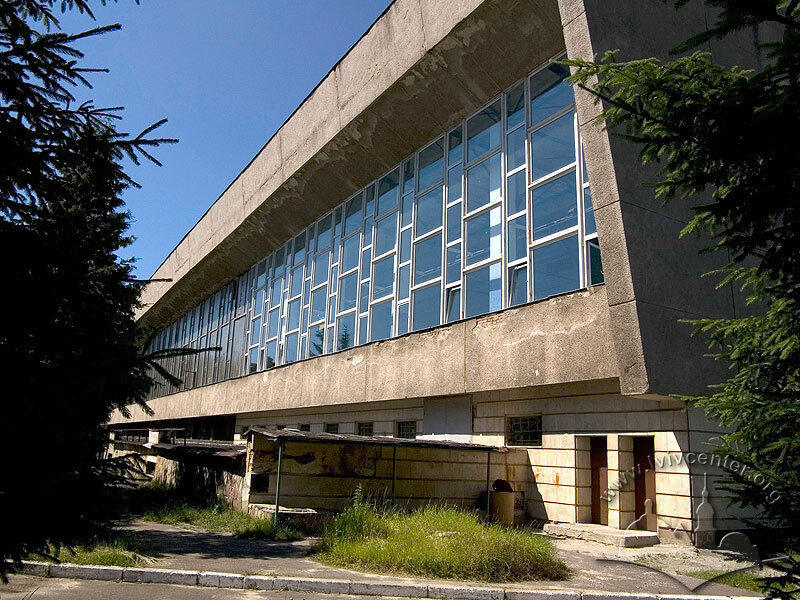 Вул. Черемшини, 31. Будинок спорткомплексу ЛНУ ім. Франка