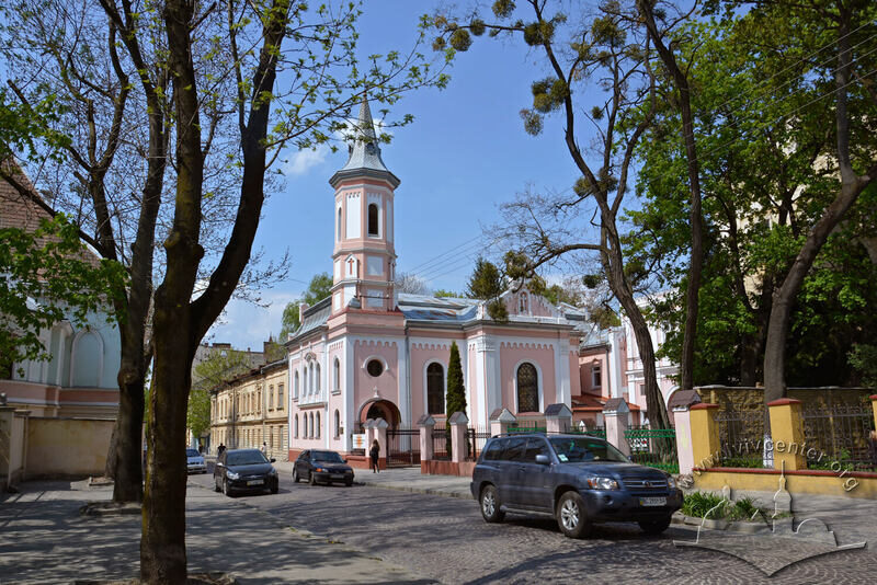 Вул. Пекарська, 55-59. Ансамбль колишнього монастиря Воскресенців, у центрі – колишня монастирська каплиця, вигляд із південного сходу