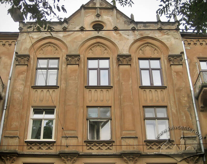 Вул. Вітовського, 33. Головний фасад в рівні ІІІ-IV-го поверхів (фрагмент)