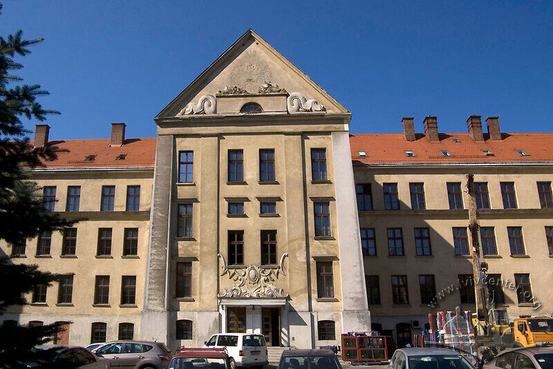Вул. Свєнціцького, 17. Центральний ризаліт на східному фасаді