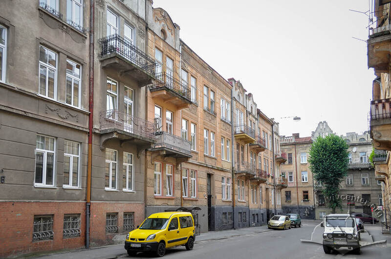 Вул. Левинського, вид у бік вул. Здоров'я. У центрі фото – будинок №4