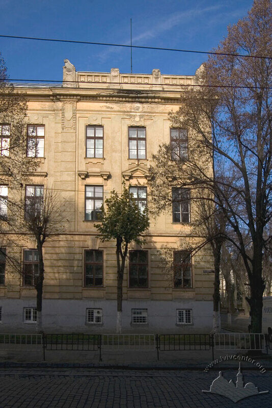 Вул. Бандери, 14. Наріжна частина будинку