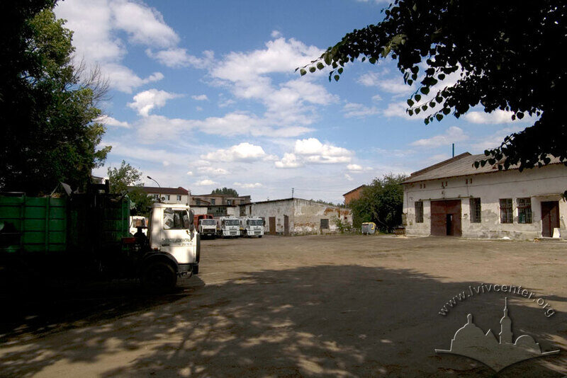 Vul. Zhovkivska, 18. Buildings on the territory of the former City cleaning plant