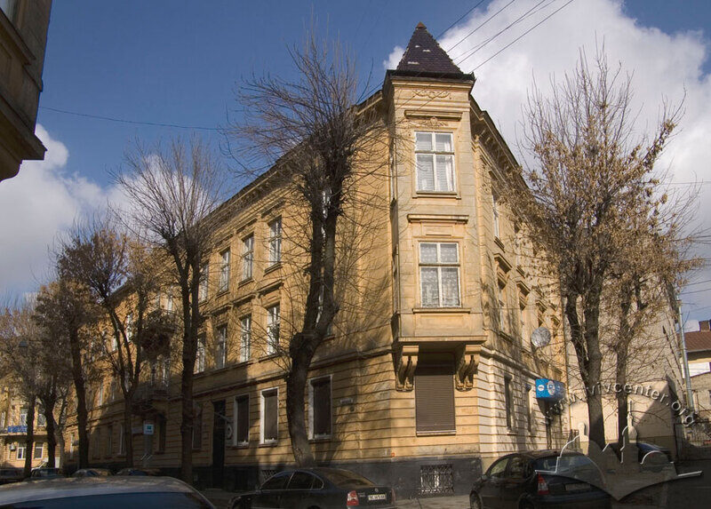 Вул. Академіка Богомольця, 15. Загальний вигляд (вид з вул. Кльоновича)