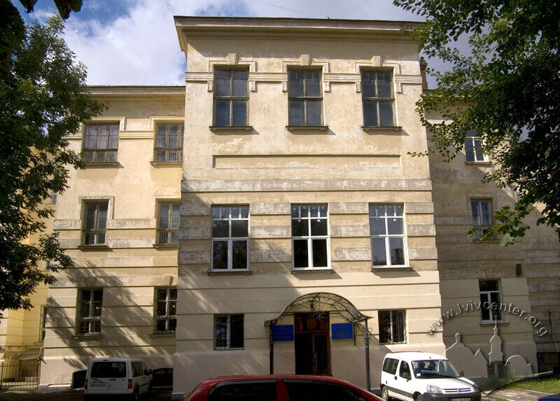 Вул. Снопківська, 47. Вхід до технікуму залізничного транспорту