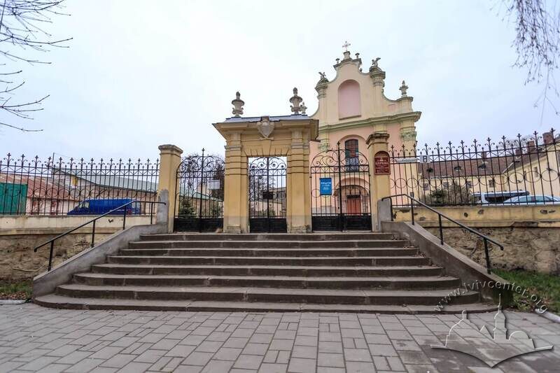 Вул. Жовківська, 8. Головний вхід на територію монастиря