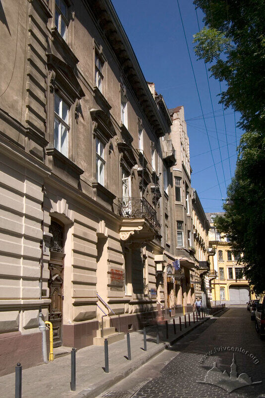 Вул. Ковжуна, забудова парного боку вулиці